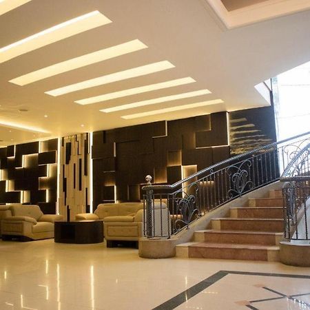 Karlita Hotel Tegal Eksteriør billede