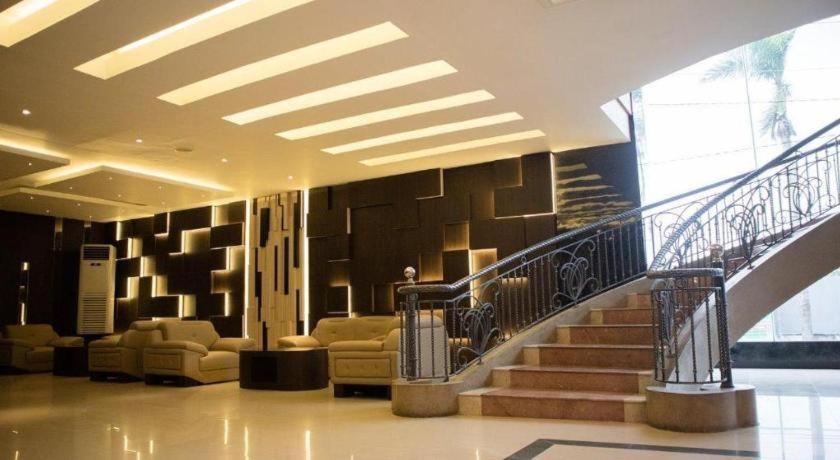 Karlita Hotel Tegal Eksteriør billede