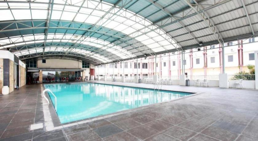 Karlita Hotel Tegal Eksteriør billede