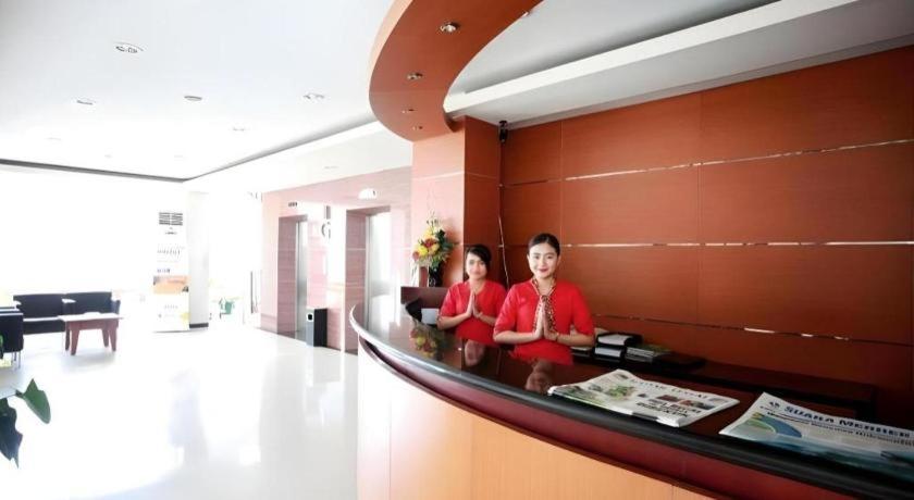 Karlita Hotel Tegal Eksteriør billede