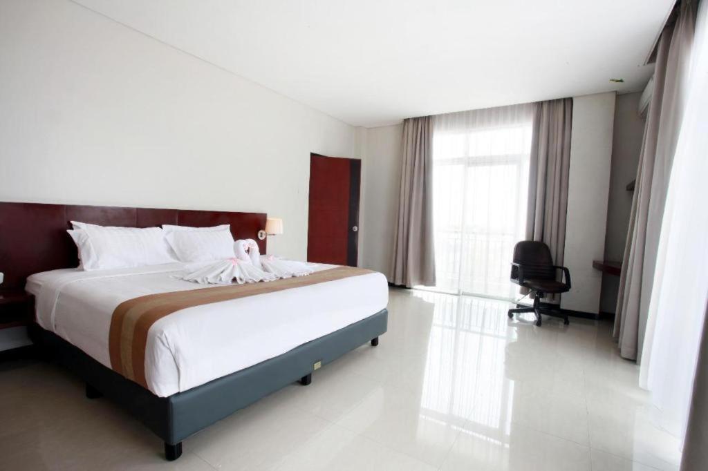 Karlita Hotel Tegal Eksteriør billede