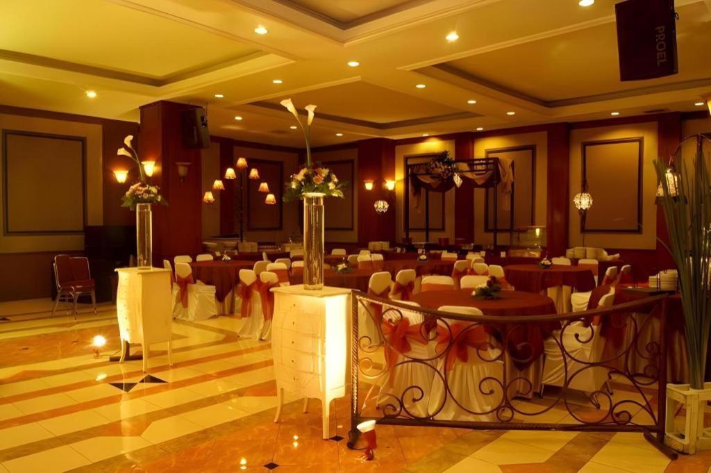 Karlita Hotel Tegal Eksteriør billede