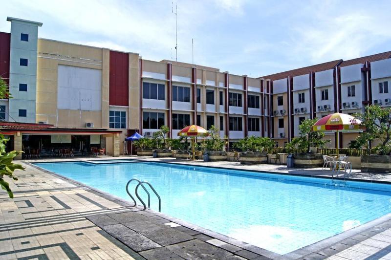 Karlita Hotel Tegal Eksteriør billede