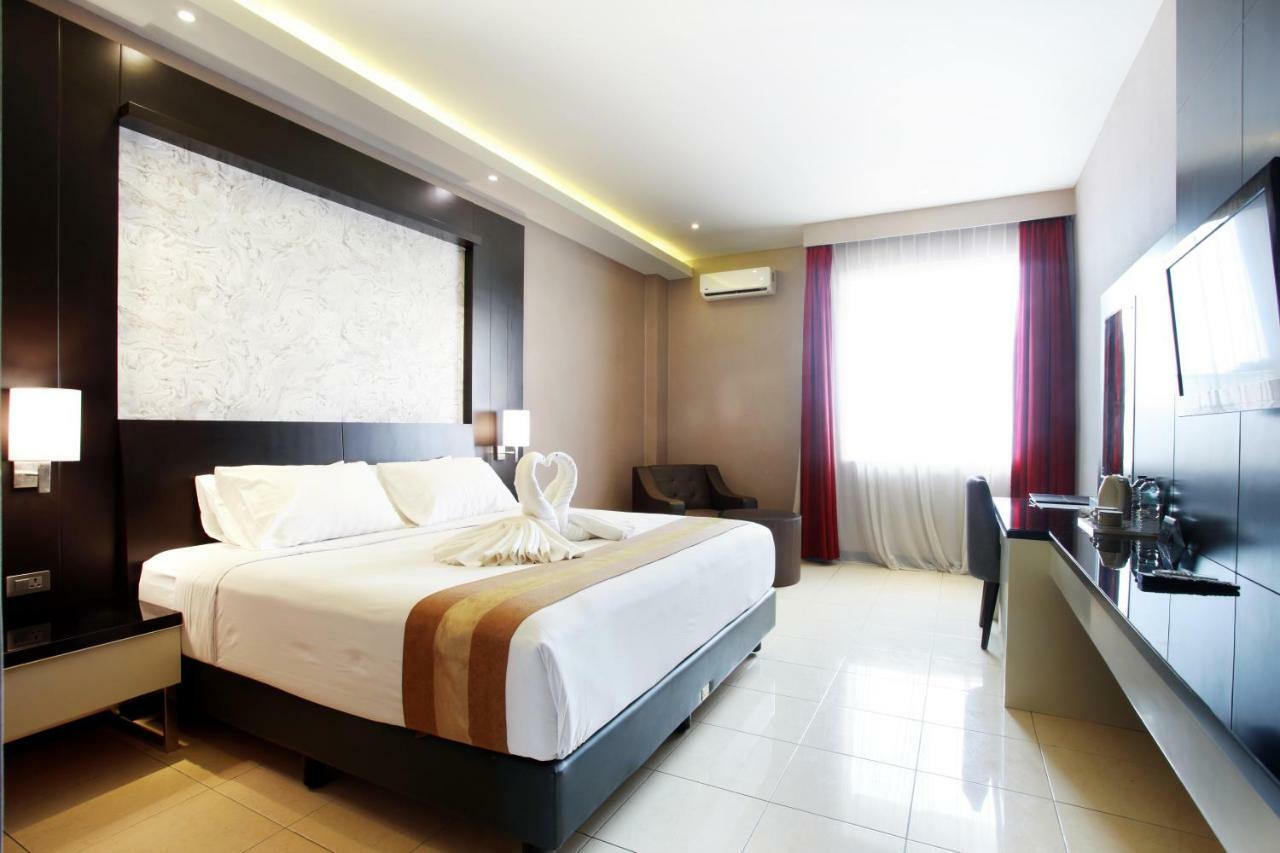 Karlita Hotel Tegal Eksteriør billede